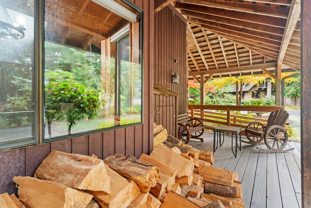 Alpine Cabin covered outdoor sitting area