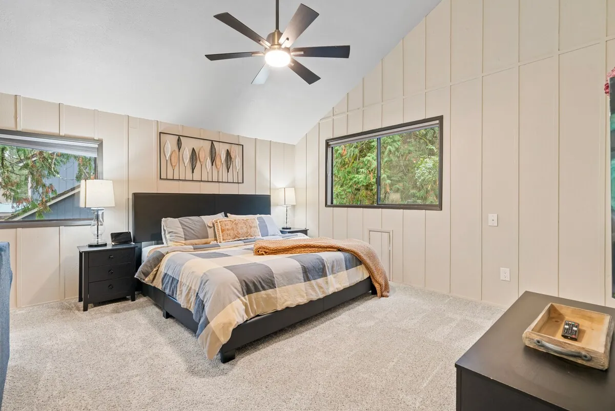 Alpine Cabin king bedroom