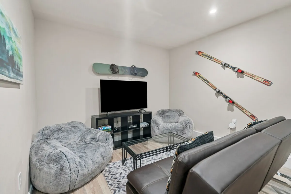 Alpine Cabin game-room lounge