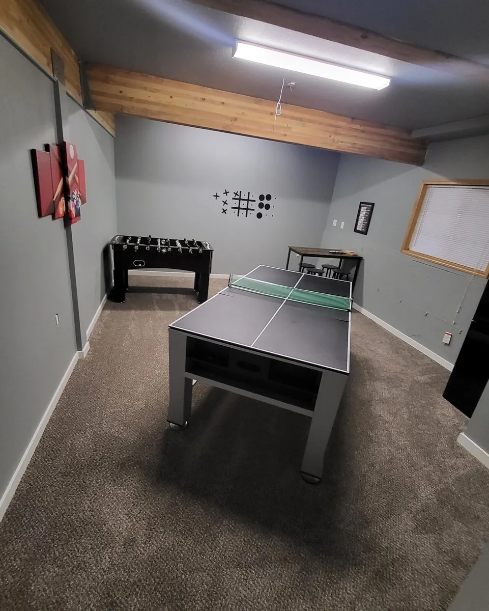 Lost Shelter Chalet ping-pong room