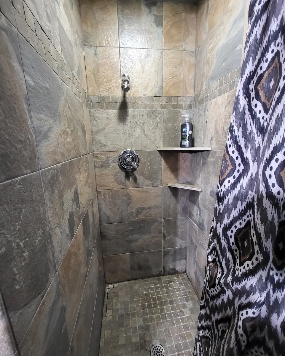 Lost Shelter Chalet walk-in shower